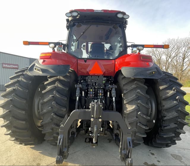Image of Case IH Magnum 340 equipment image 4