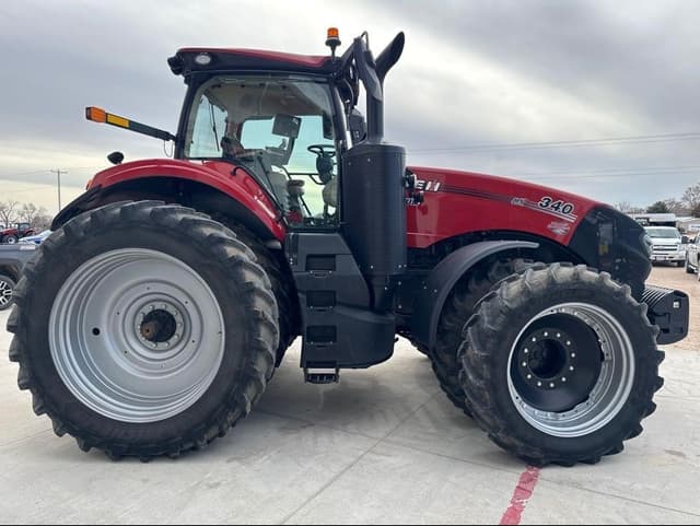 Image of Case IH Magnum 340 equipment image 3