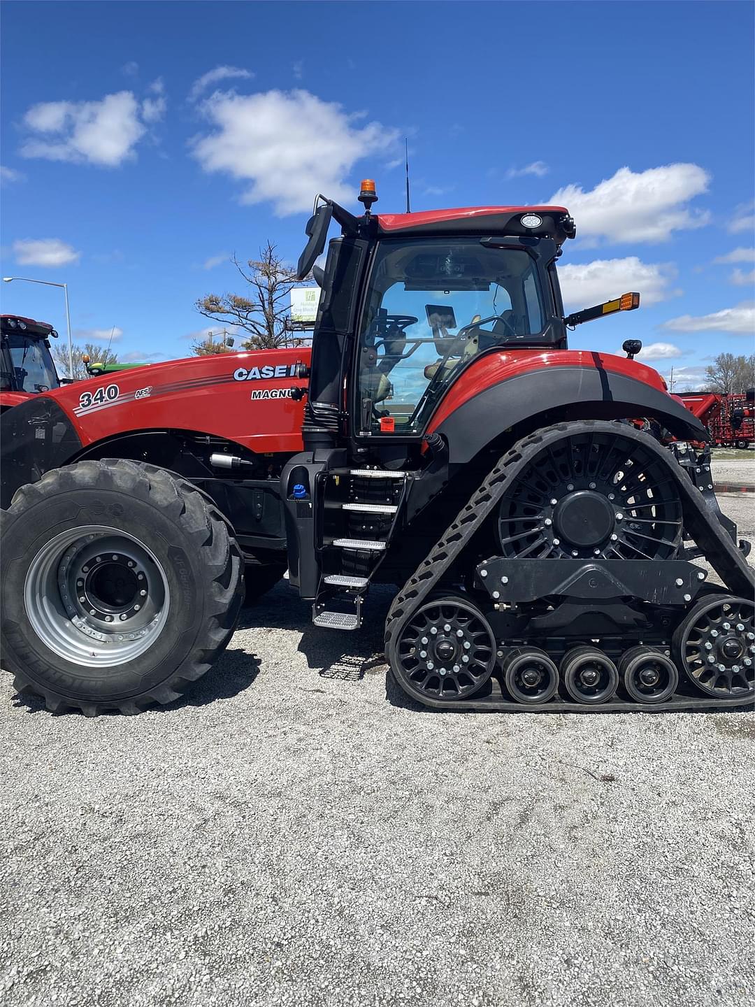 Image of Case IH Magnum 340 Rowtrac Primary image