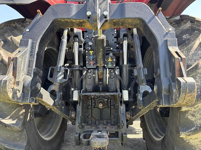 Image of Case IH Magnum 340 equipment image 4
