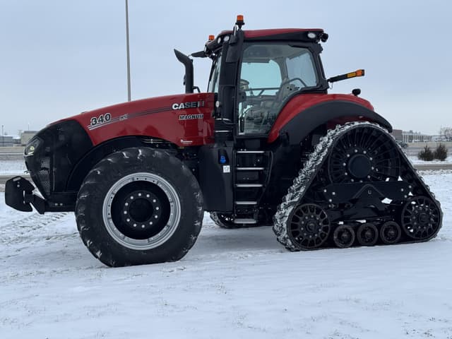 Image of Case IH Magnum 340 Rowtrac equipment image 2