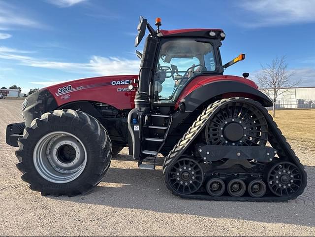 Image of Case IH Magnum 380 RowTrac equipment image 4