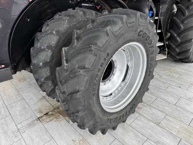Image of Case IH Magnum 400 equipment image 3