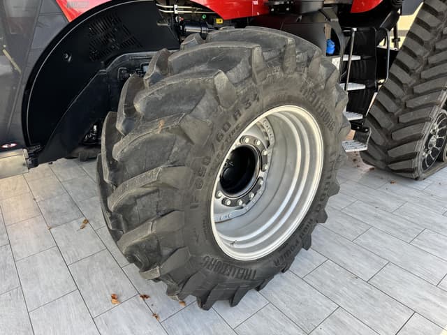 Image of Case IH Magnum 400 Rowtrac equipment image 3