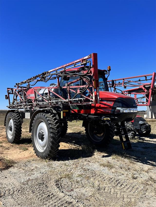 Image of Case IH Patriot 3240 equipment image 2