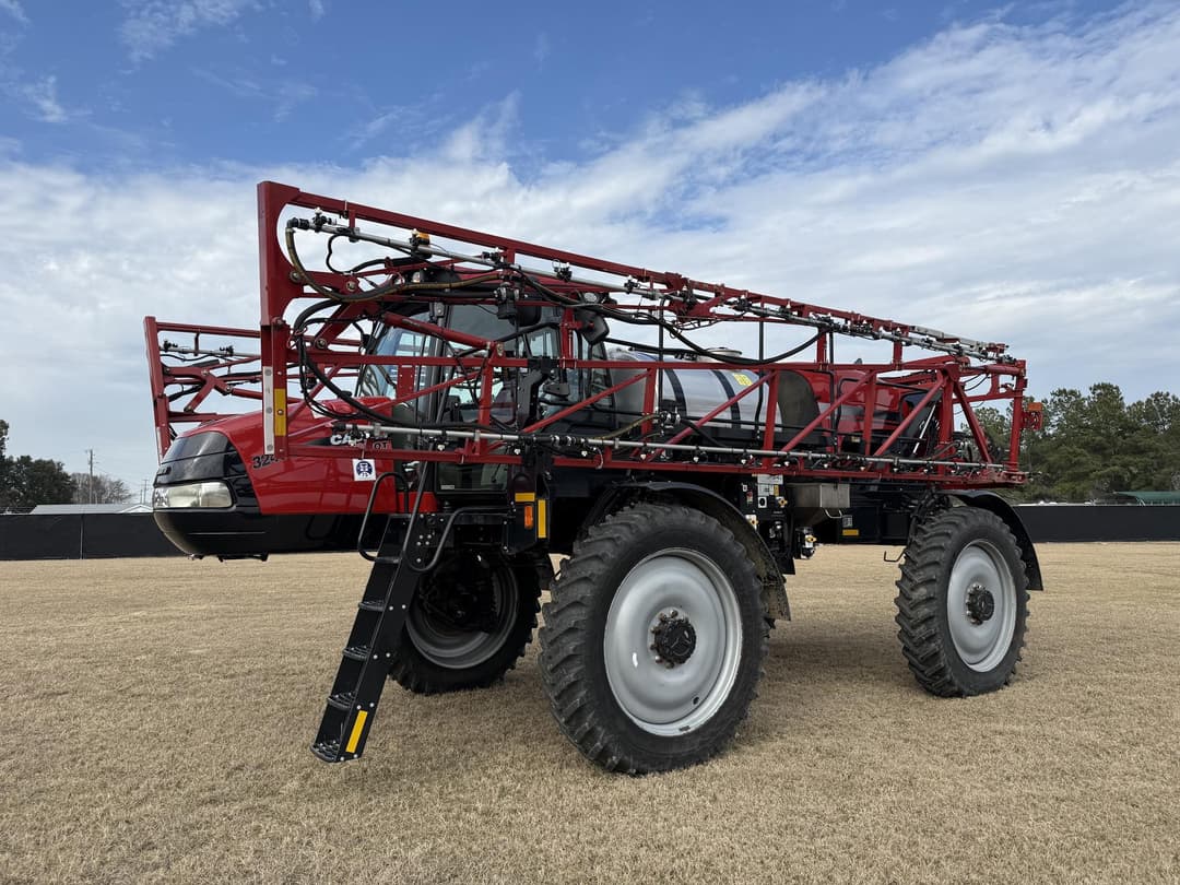Image of Case IH 3240 Patriot Primary image