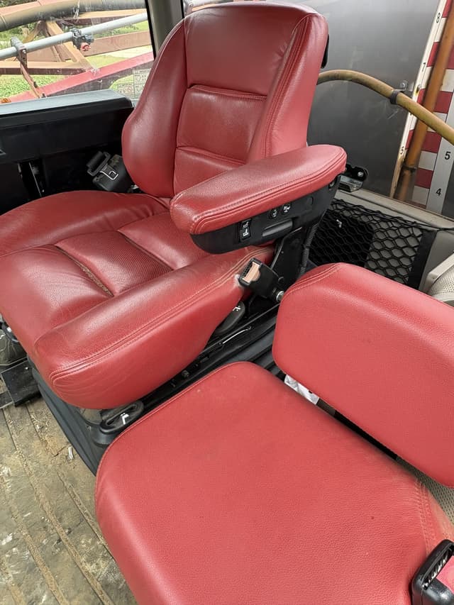 Image of Case IH Patriot 3340 equipment image 4