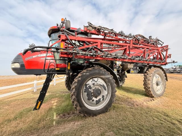 Image of Case IH Patriot 4440 equipment image 2