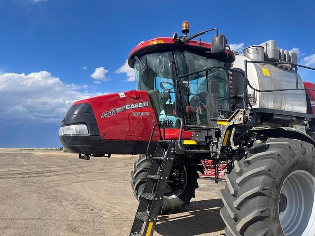 Image of Case IH Patriot 4440 equipment image 2