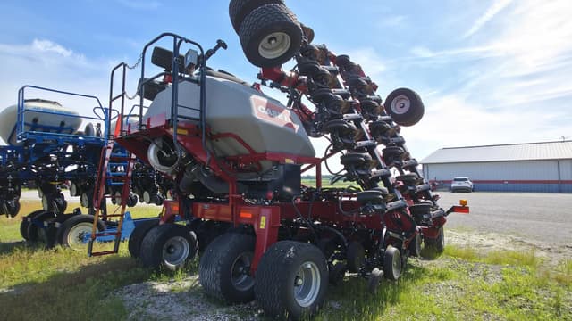 Image of Case IH 550T equipment image 4