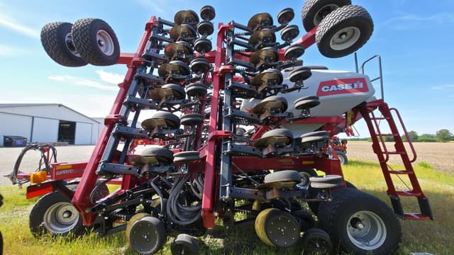 Image of Case IH 550T equipment image 1