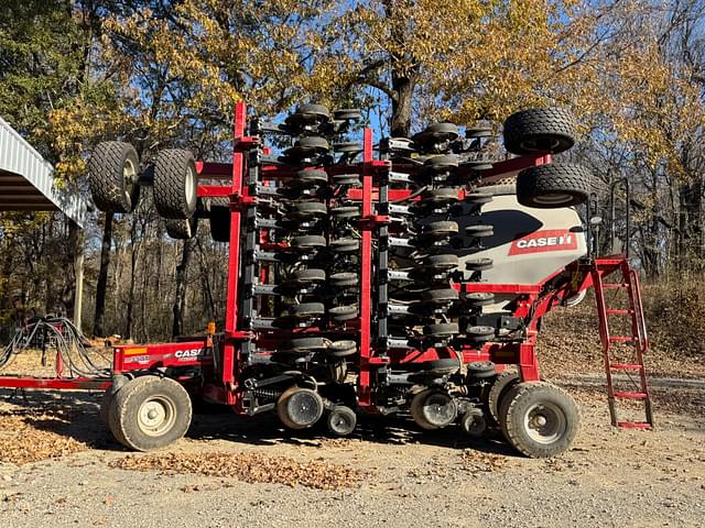 Image of Case IH 550T equipment image 2