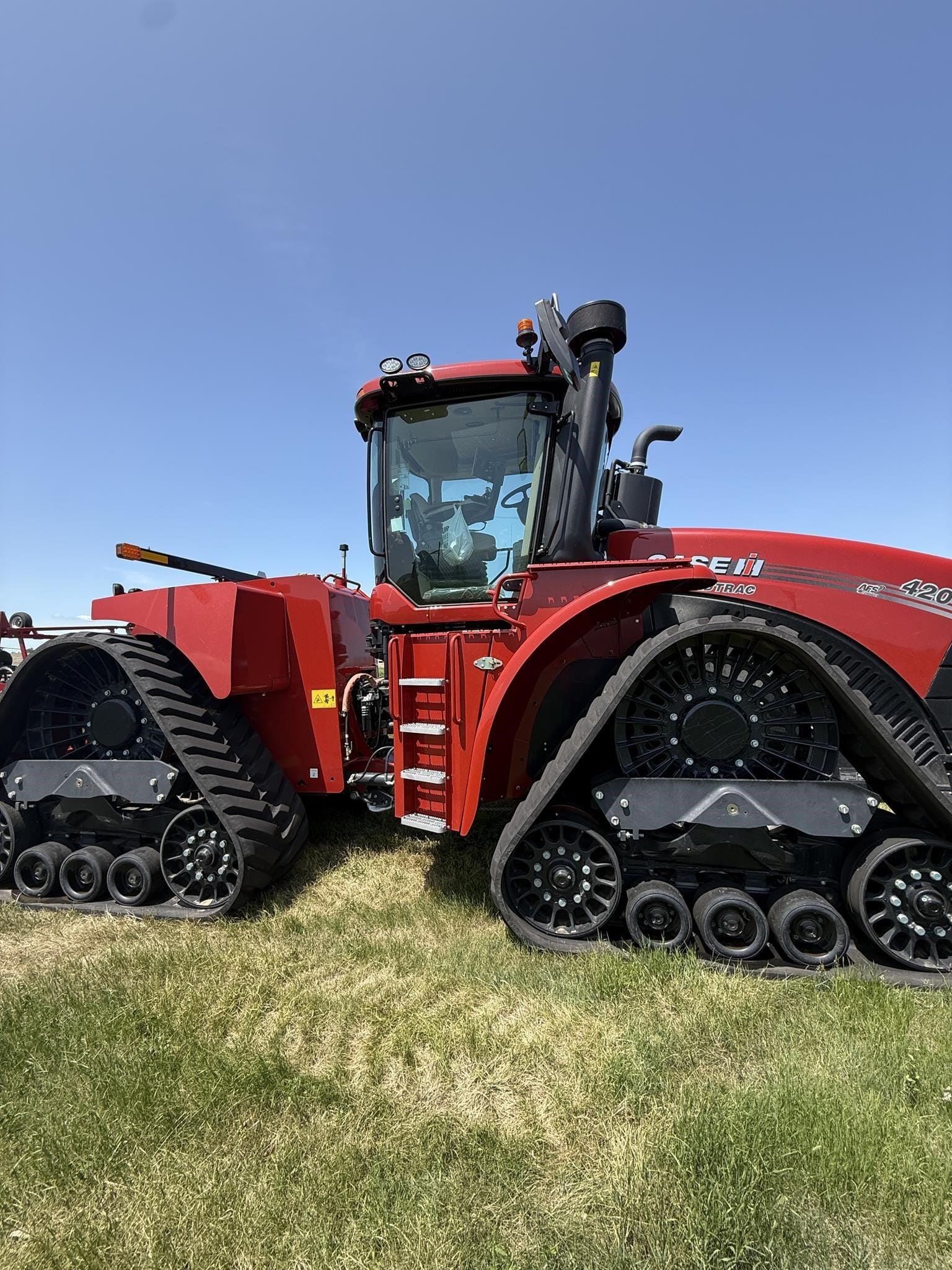 2022 Case IH Steiger 420 Rowtrac Equipment Image0