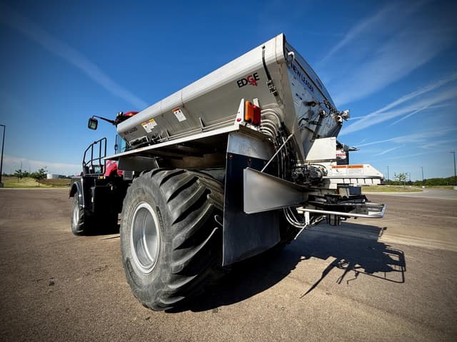 Image of Case IH Titan 4540 equipment image 2