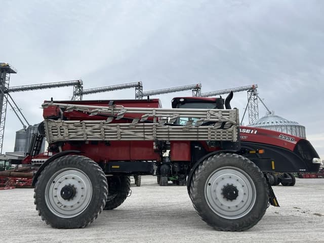 Image of Case IH 5550 Trident equipment image 3