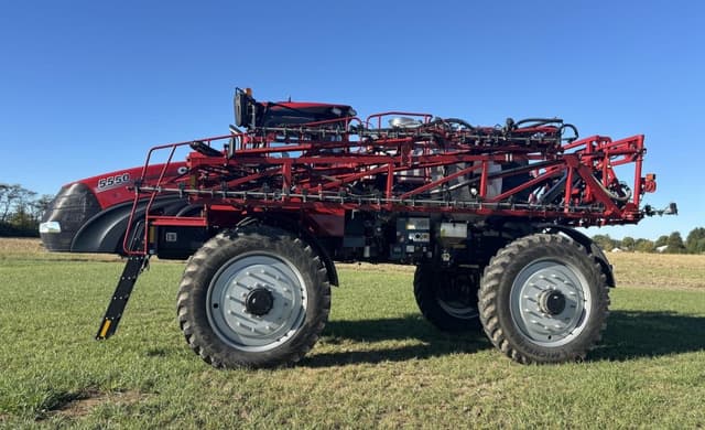Image of Case IH 5550 Trident equipment image 3