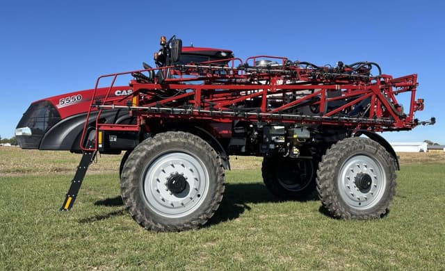 Image of Case IH 5550 Trident equipment image 2