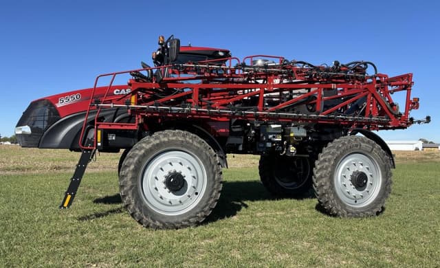 Image of Case IH 5550 Trident equipment image 2