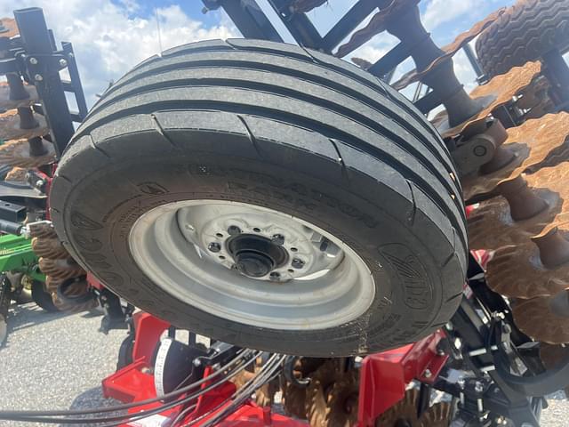 Image of Case IH 335VT equipment image 2