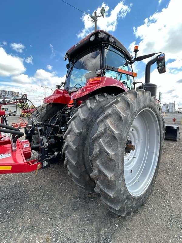 Image of Case IH Magnum 220 equipment image 3