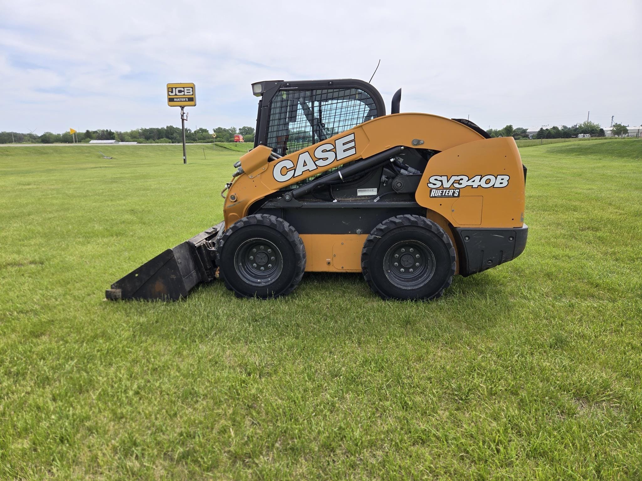 2022 Case SV340B Equipment Image0