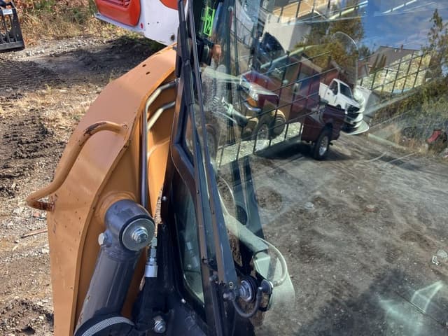 Image of Case TR270B equipment image 3