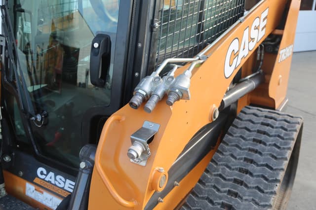 Image of Case TR310B equipment image 2