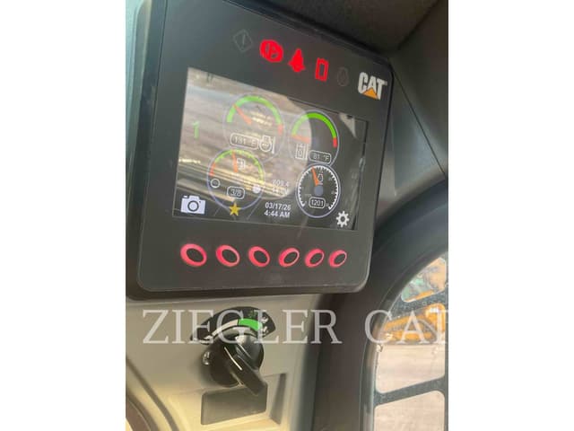 Image of Caterpillar 239D3 equipment image 4