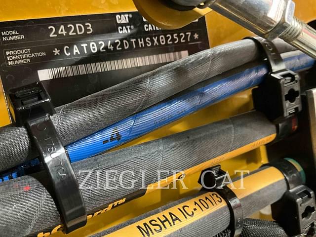 Image of Caterpillar 242D3 equipment image 2
