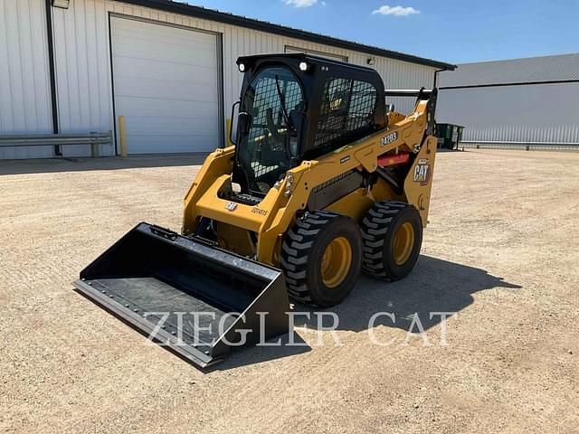 Image of Caterpillar 242D3 equipment image 4