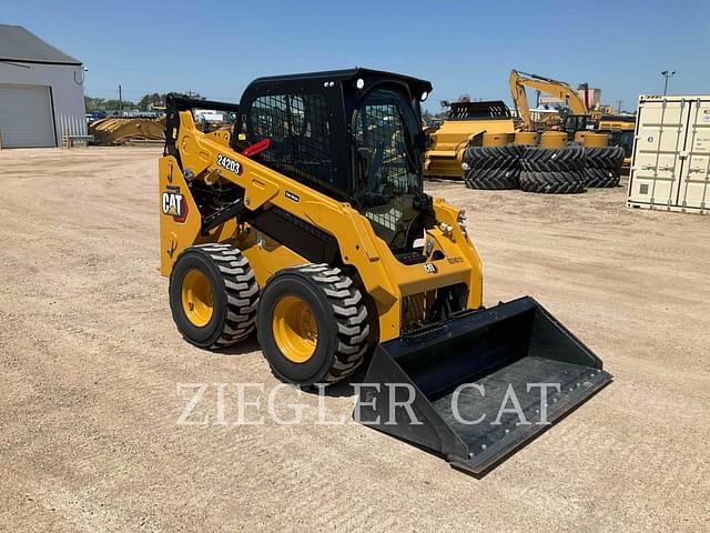 Image of Caterpillar 242D3 equipment image 2