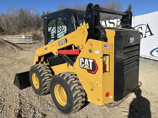 Image of Caterpillar 242D3 equipment image 2