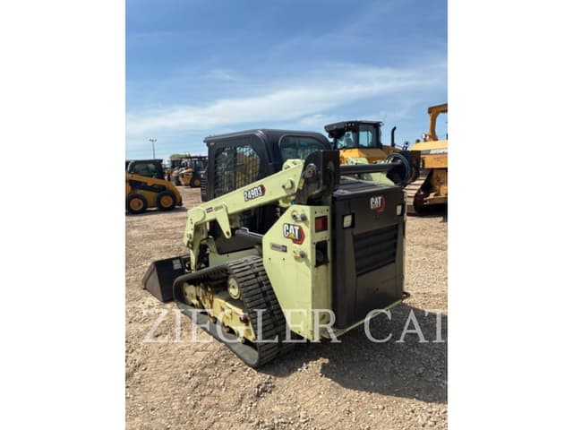 Image of Caterpillar 249D3 equipment image 3