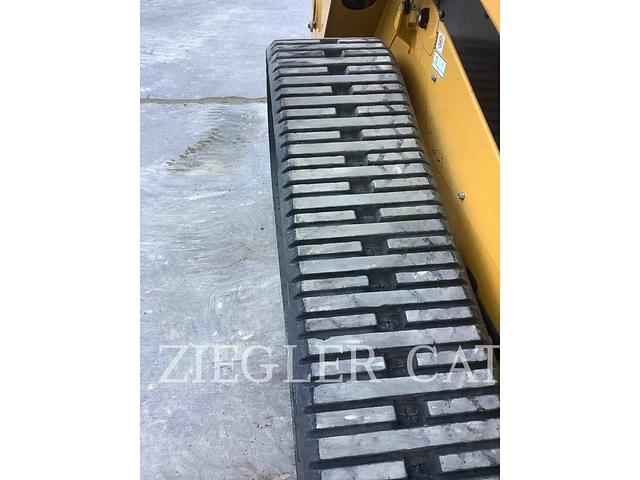 Image of Caterpillar 259D3 equipment image 2
