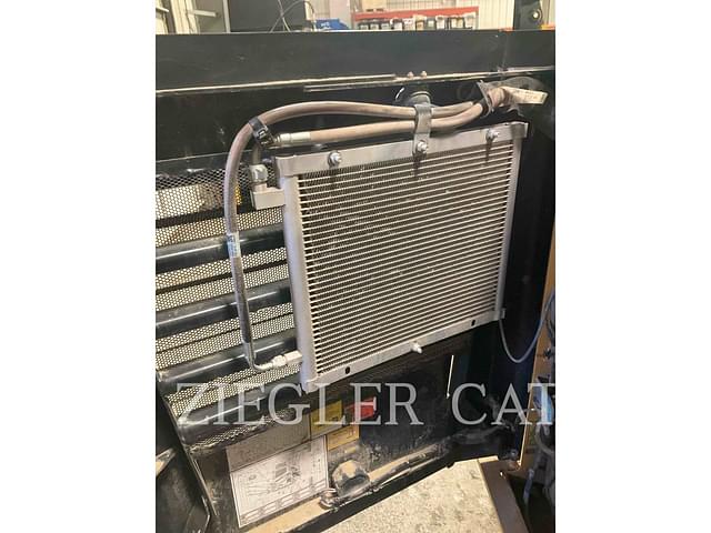 Image of Caterpillar 259D3 equipment image 3