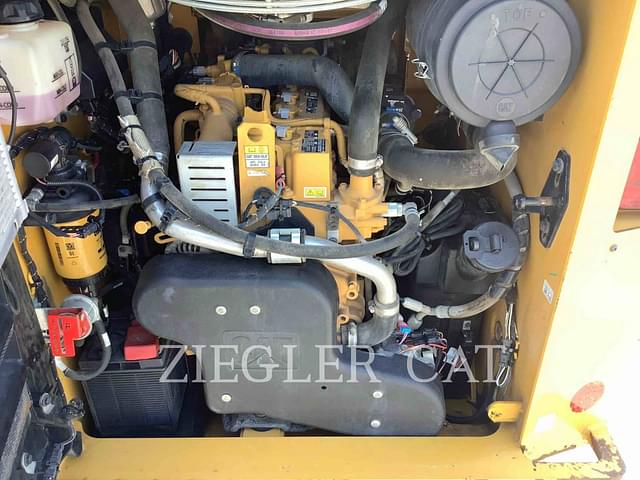 Image of Caterpillar 262D3 equipment image 3
