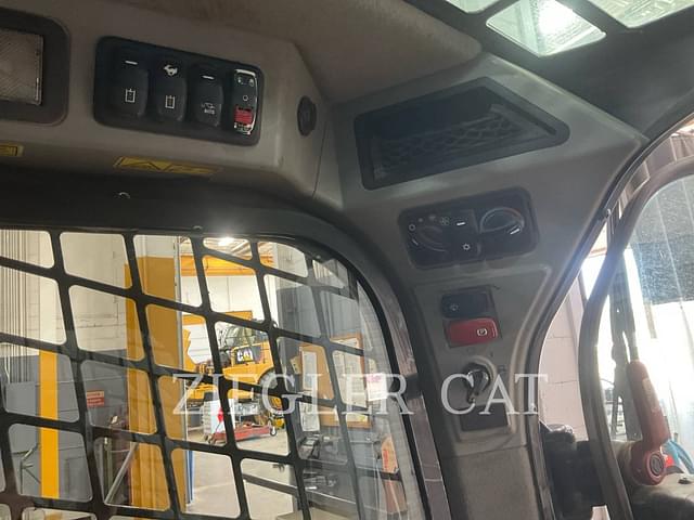 Image of Caterpillar 279D3 equipment image 3