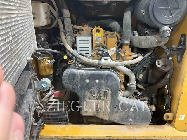 Image of Caterpillar 289D3 equipment image 3