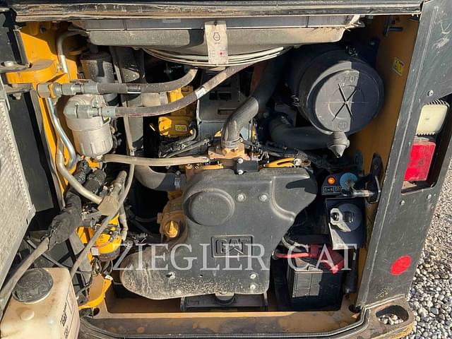 Image of Caterpillar 299D3 equipment image 3