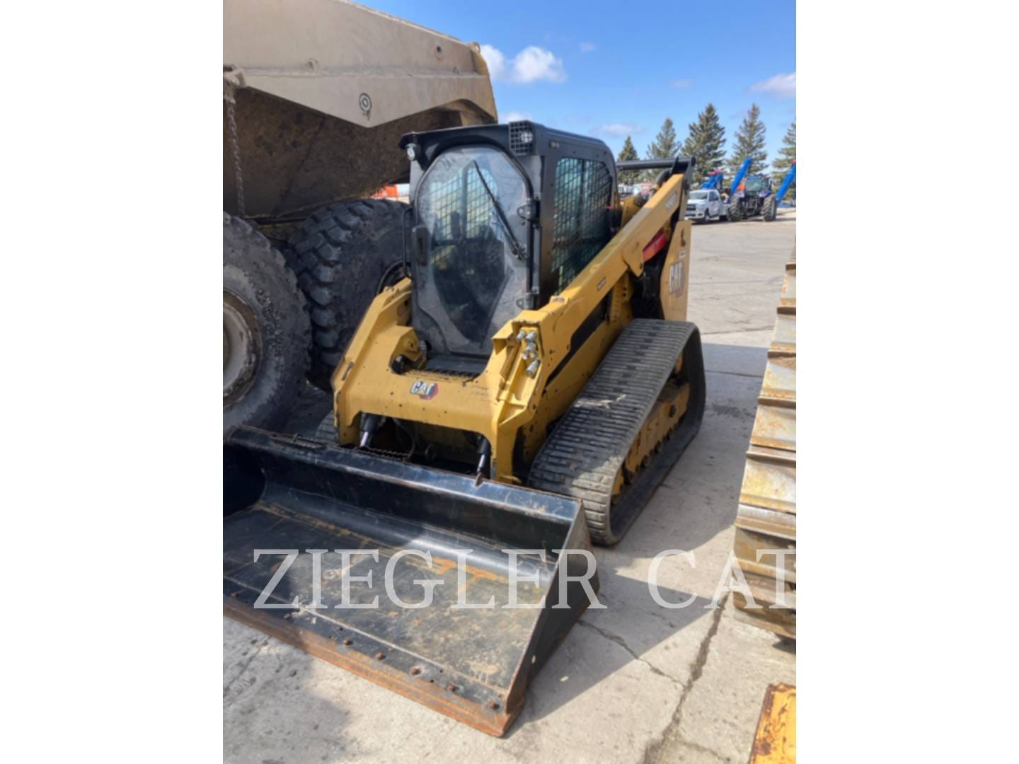 2022 Caterpillar 299D3XE Equipment Image0