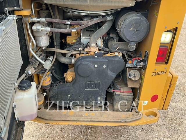 Image of Caterpillar 299D3XE equipment image 4