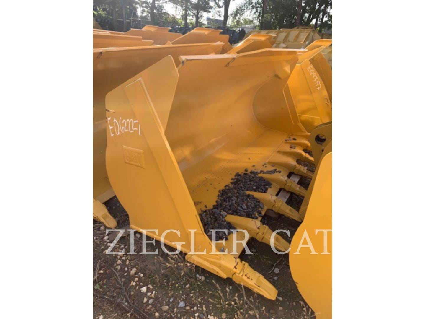 2022 Caterpillar Excavator Bucket Equipment Image0