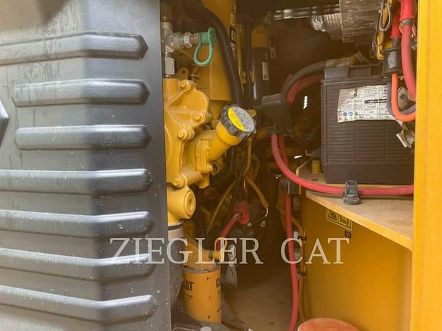 Image of Caterpillar CB13 equipment image 3