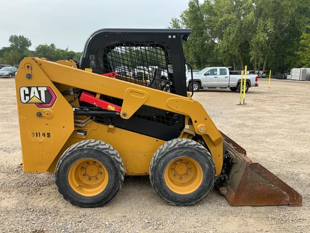 Image of Caterpillar 226D3 equipment image 3
