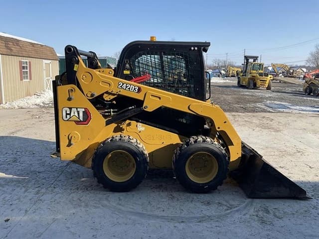 Image of Caterpillar 242D3 equipment image 4