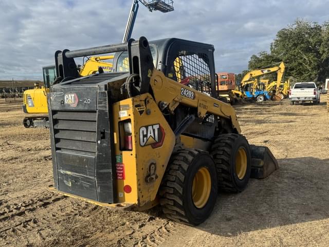 Image of Caterpillar 242D3 equipment image 2