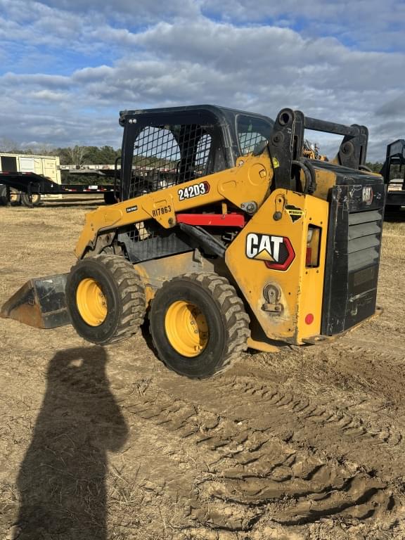 Image of Caterpillar 242D3 equipment image 4