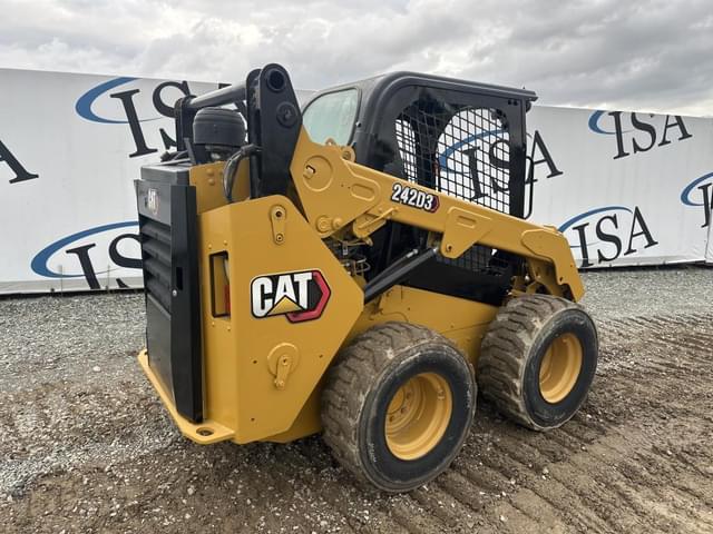 Image of Caterpillar 242D3 equipment image 4