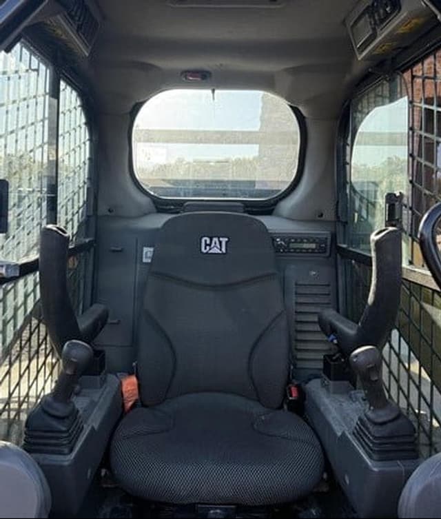 Image of Caterpillar 262D3 equipment image 2