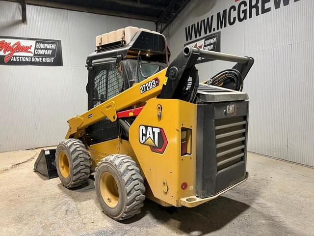 Image of Caterpillar 272D3 equipment image 2
